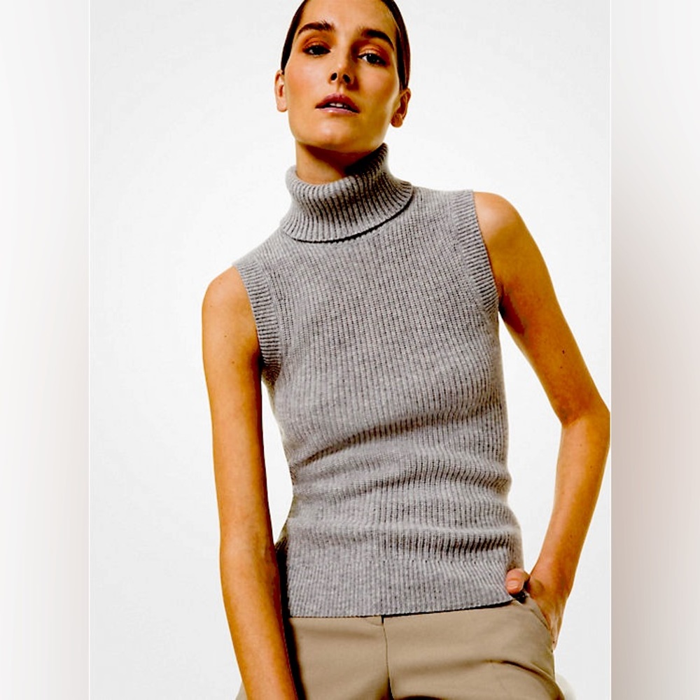 MICHAEL KORS SIZE SMALL SLEEVELESS COWL-NECK SWEATER